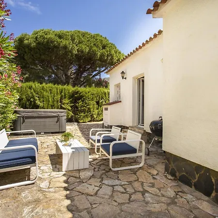 Casa Renovada Con 3 Dormitorios, Terraza Y Barbacoa A 3 Km De La Playa En - Hisp-288-46 רוזס